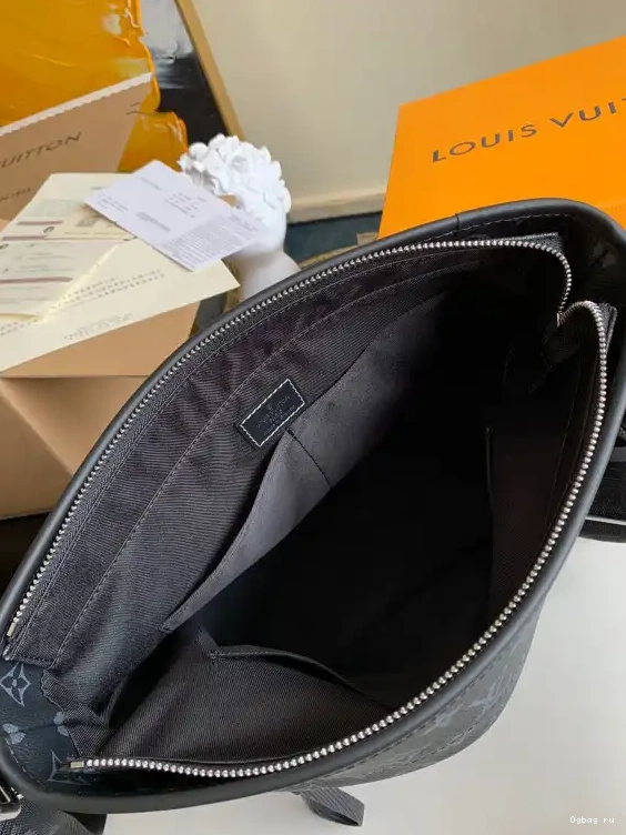 VUITTON MESSENGER LOUIS BAG 0222