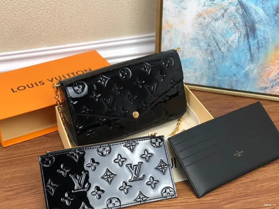 VUITTON LOUIS POCHETTE FÉLICIE 0223