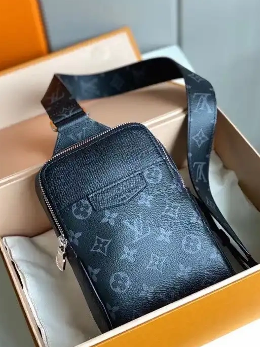 OUTDOOR LOUIS SLINGBAG VUITTON 0218