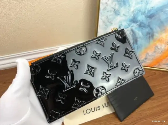 VUITTON POCHETTE FÉLICIE LOUIS 0209