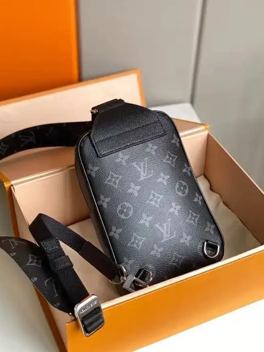 OUTDOOR LOUIS SLINGBAG VUITTON 0218