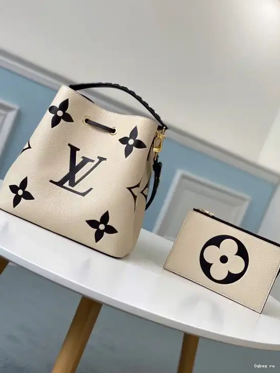 VUITTON NÉONOÉ LOUIS 0218