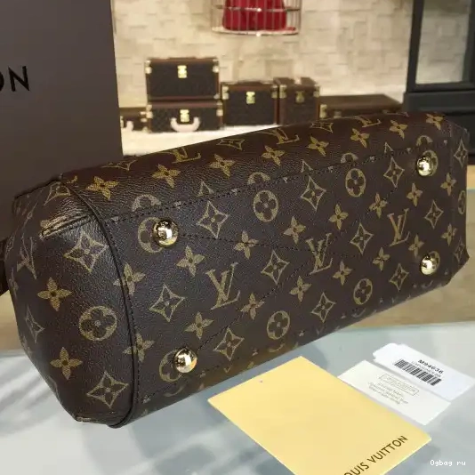 VUITTON LOUIS MONTAIGNE MM 0213