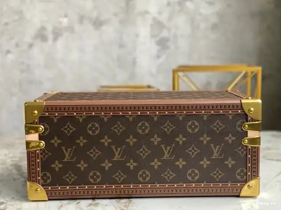 VUITTON COFFRET ACCESSOIRES LOUIS 0215