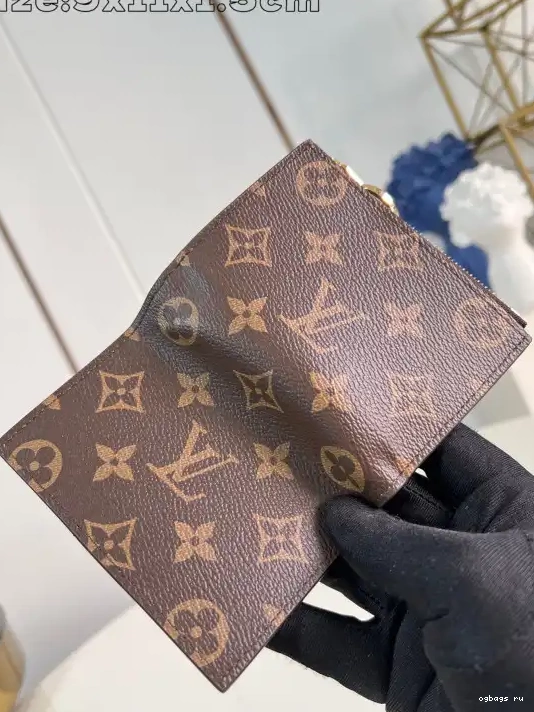 VUITTON 9*11.5*1.5CM Lisa LOUIS Wallet - 0211