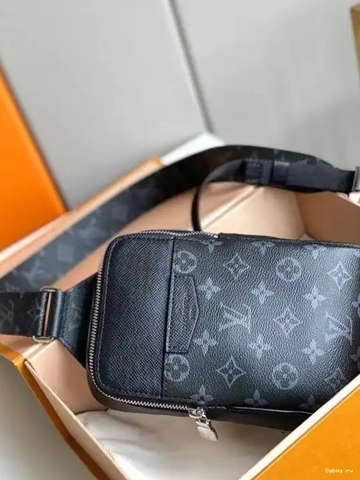 OUTDOOR LOUIS SLINGBAG VUITTON 0218