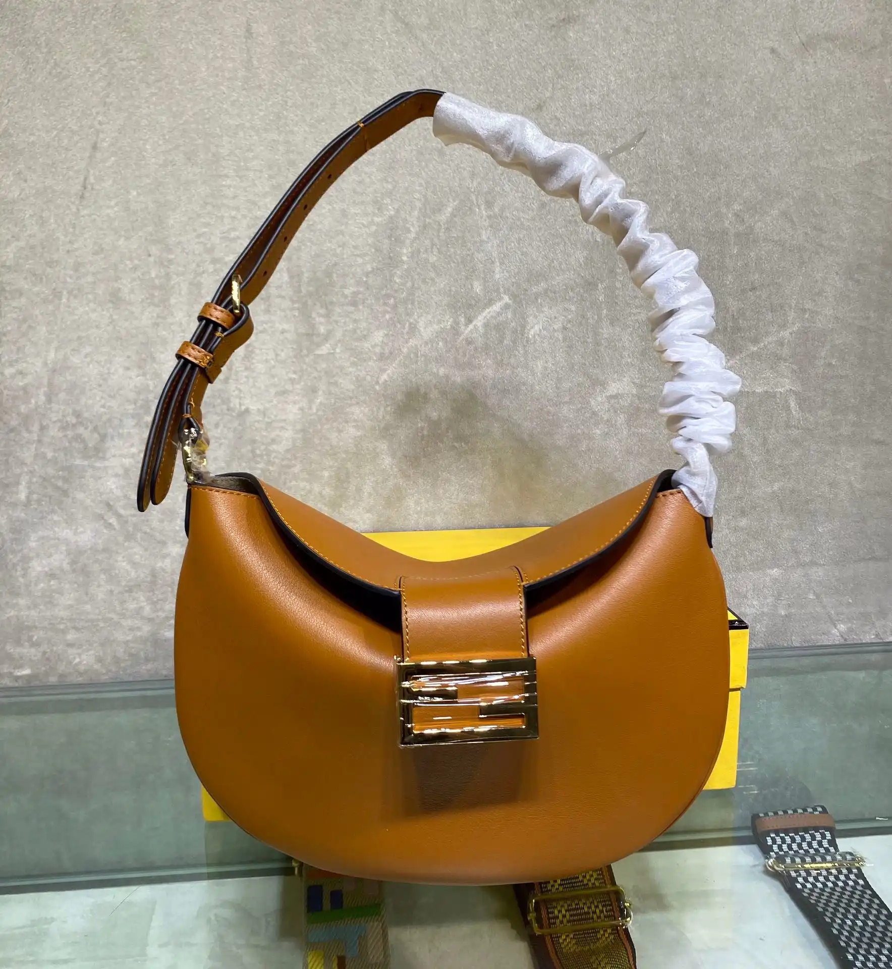 FENDI SMALL CROISSANT 0204