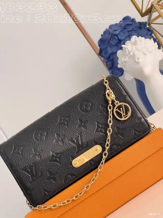 VUITTON On LOUIS Lily Wallet Chain 0218