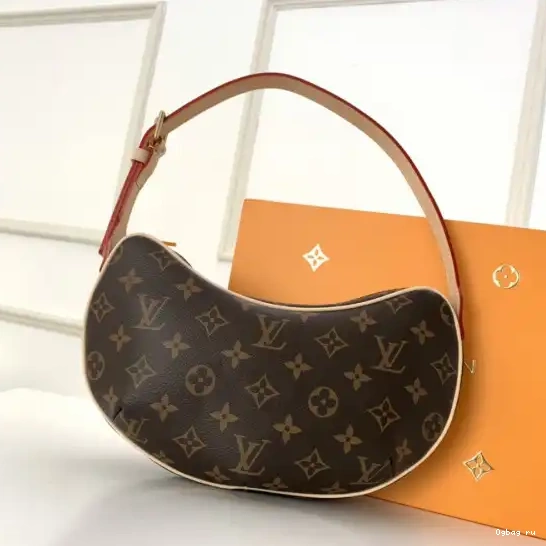 CROISSANT POCHETTE VUITTON LOUIS 0222