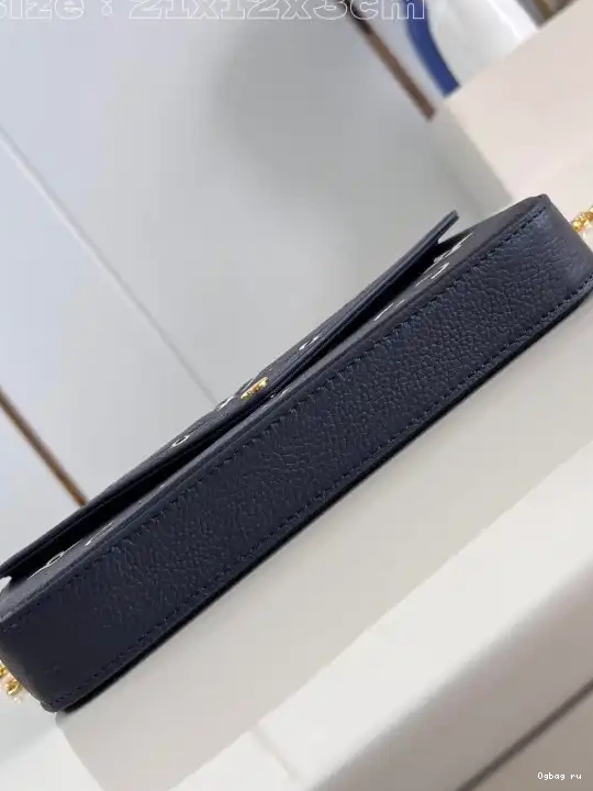 LOUIS POCHETTE FÉLICIE VUITTON 0218