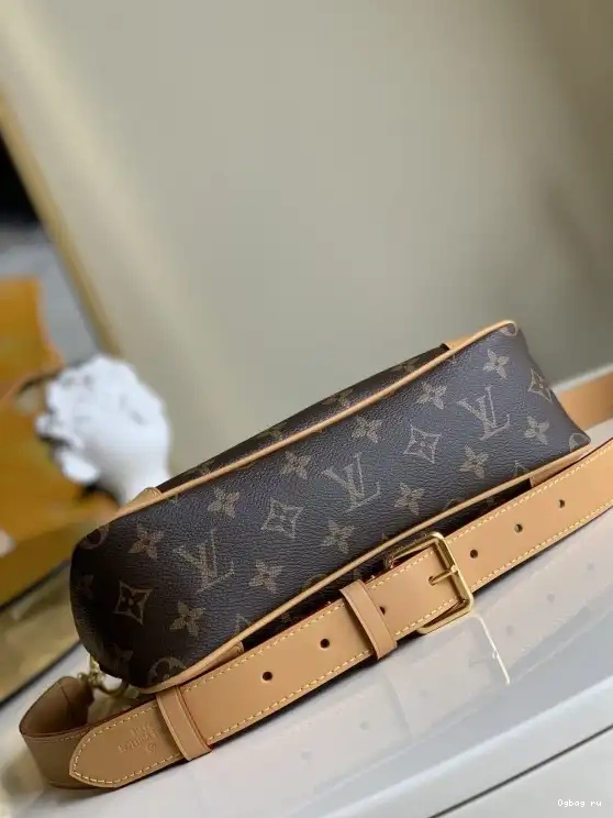 ODÉON VUITTON PM LOUIS 0212