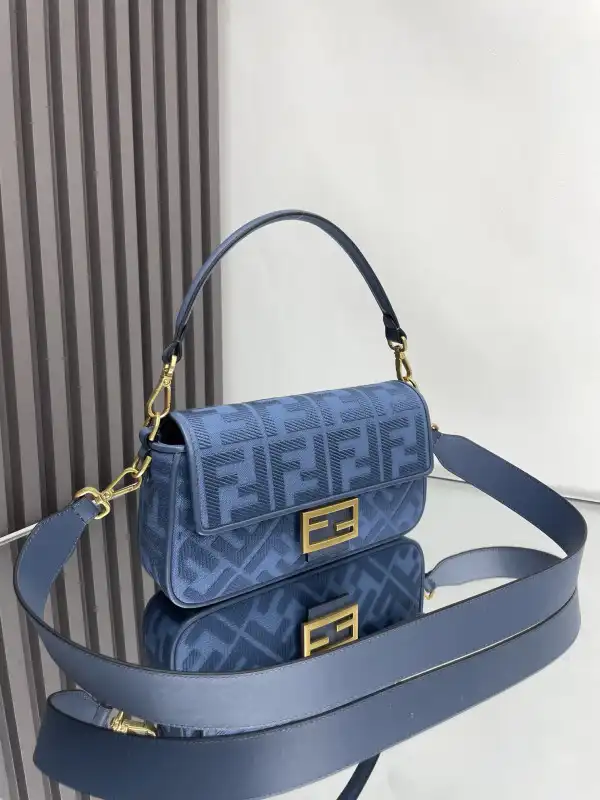 FENDI BAGUETTE-26*13*6CM 0205