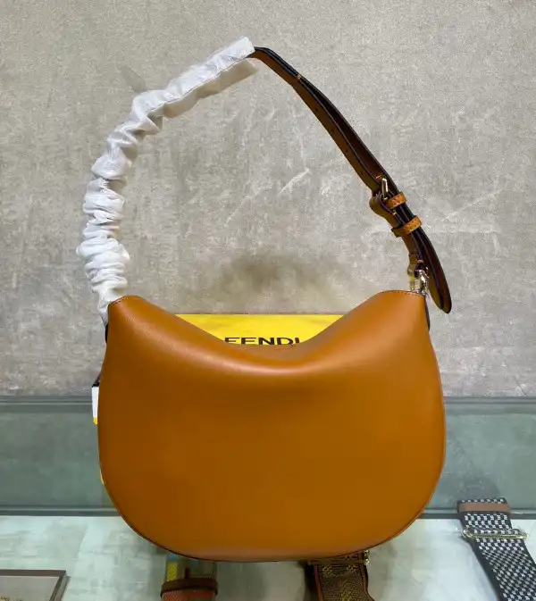 FENDI SMALL CROISSANT 0204