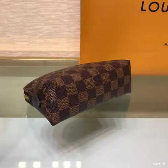 LOUIS VUITTON POUCH COSMETIC 0213