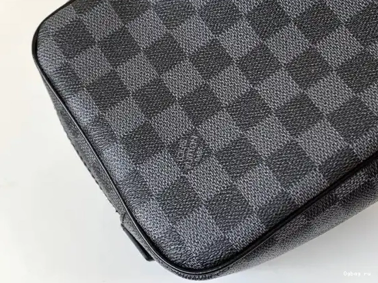 GM POUCH LOUIS VUITTON TOILETRY 0224