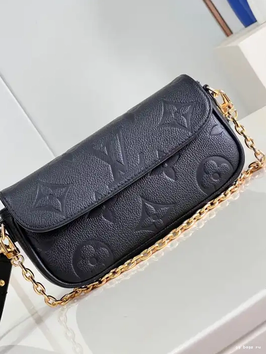 VUITTON Wallet LOUIS on Ivy-23.5*12*4.3cm Chain 0210