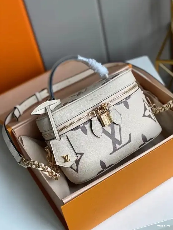 LOUIS VANITY VUITTON PM 0218