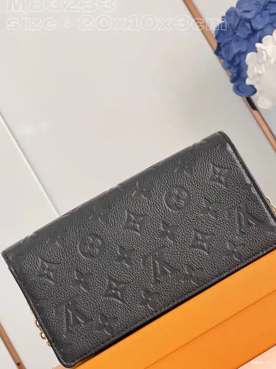 VUITTON On LOUIS Lily Wallet Chain 0218