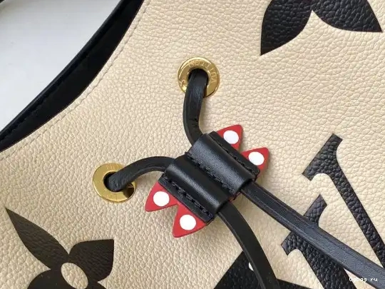 VUITTON NÉONOÉ LOUIS 0218