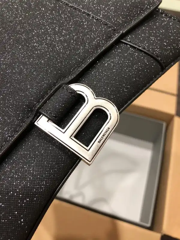 BALENCIAGA HOURGLASS 0201