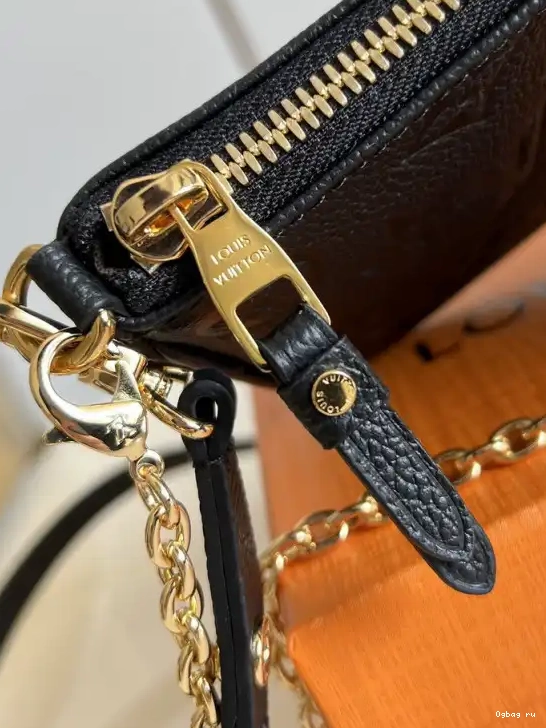 VUITTON ON POUCH EASY STRAP LOUIS 0216