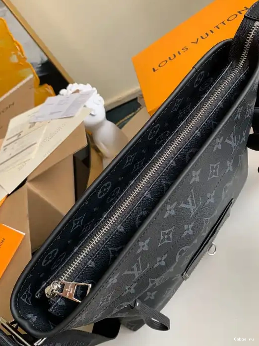 VUITTON MESSENGER LOUIS BAG 0222