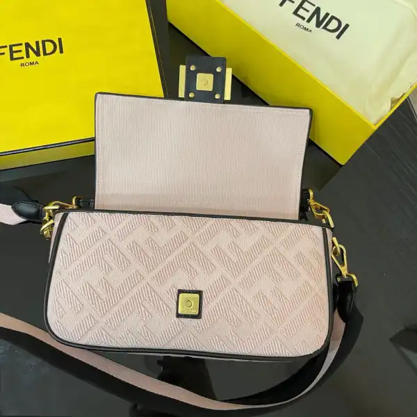 FENDI BAGUETTE 0205