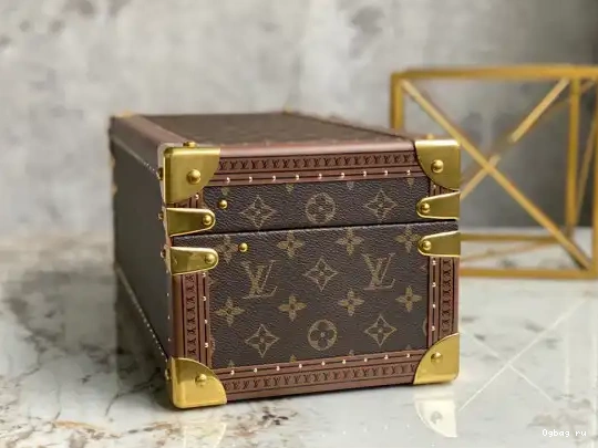 VUITTON COFFRET ACCESSOIRES LOUIS 0215