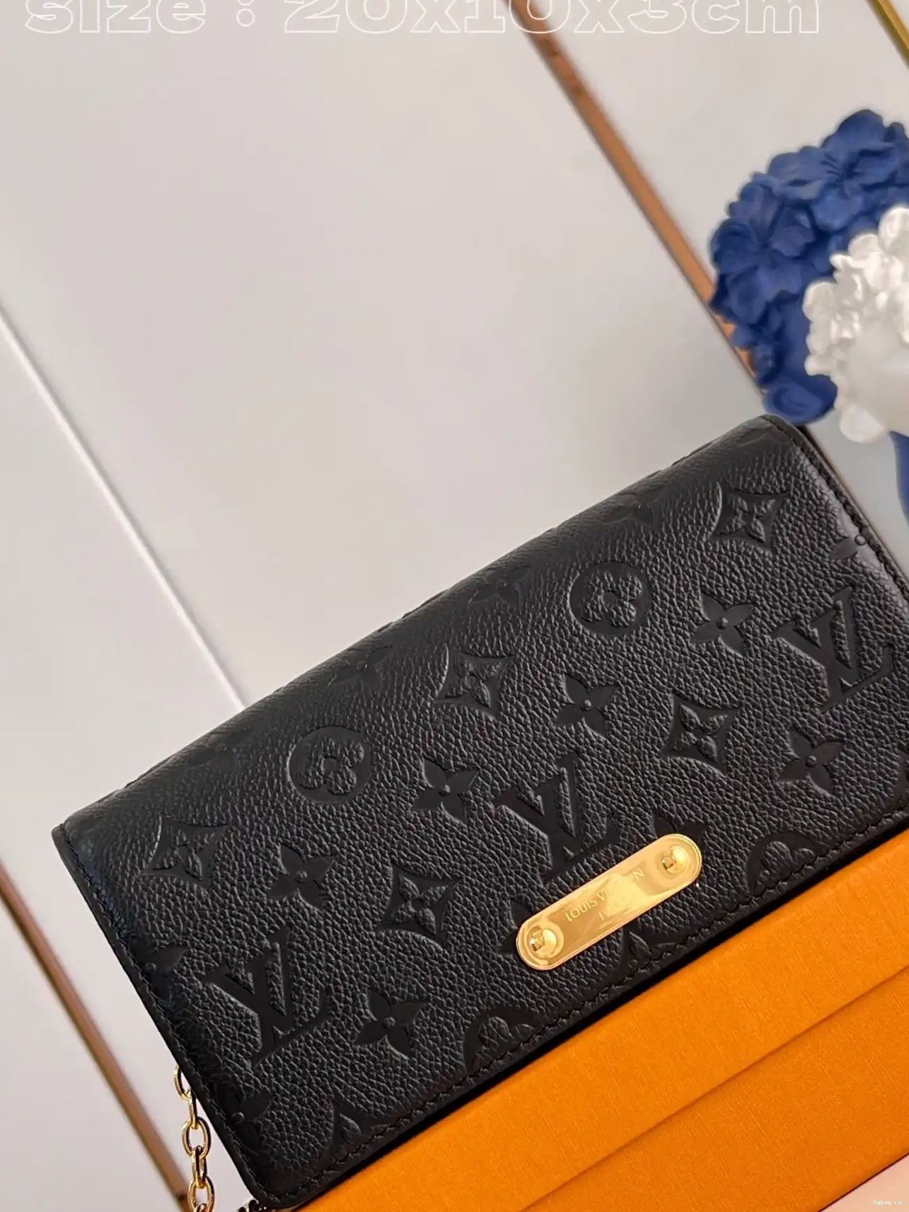 VUITTON On LOUIS Lily Wallet Chain 0218