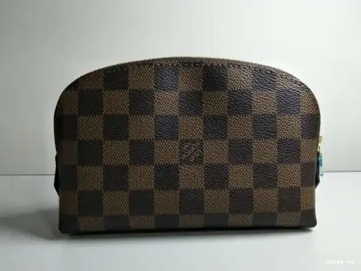 LOUIS VUITTON POUCH COSMETIC 0213