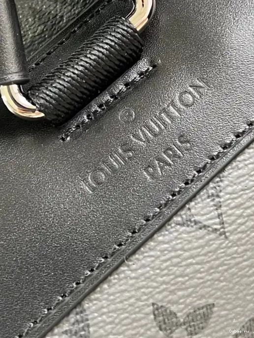 LOUIS VUITTON CHRISTOPHER PM 0222