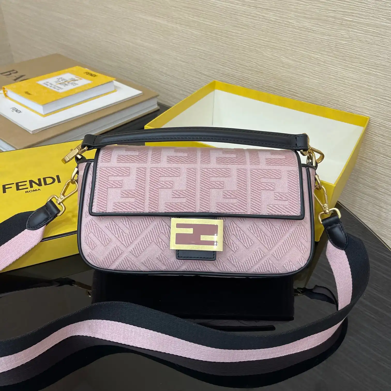 FENDI BAGUETTE 0205