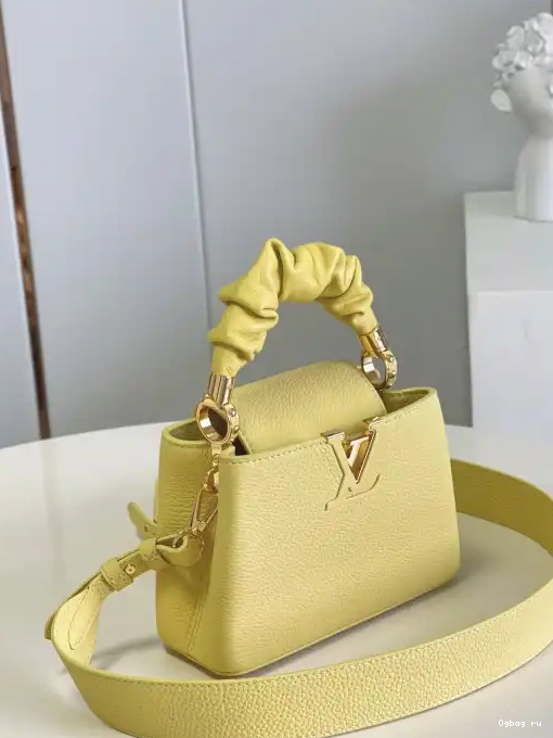 VUITTON LOUIS MINI CAPUCINES 0221