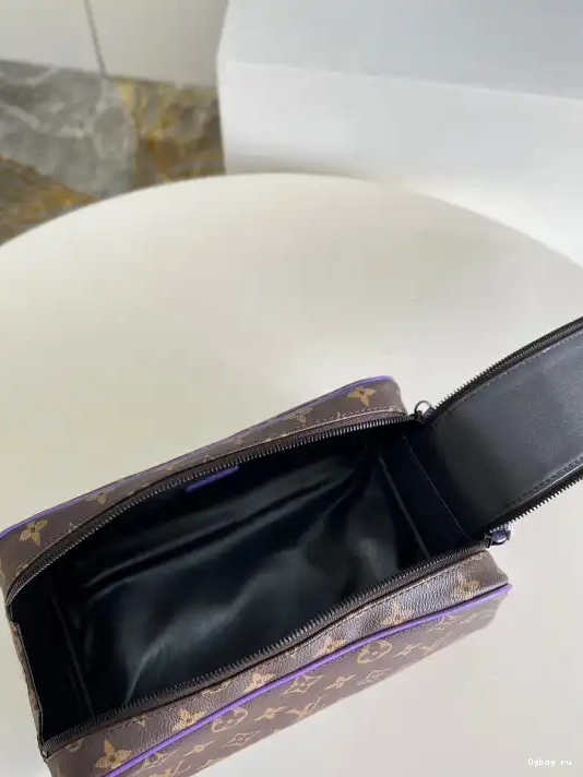 TOILET VUITTON DOPP KIT LOUIS POUCH 0226