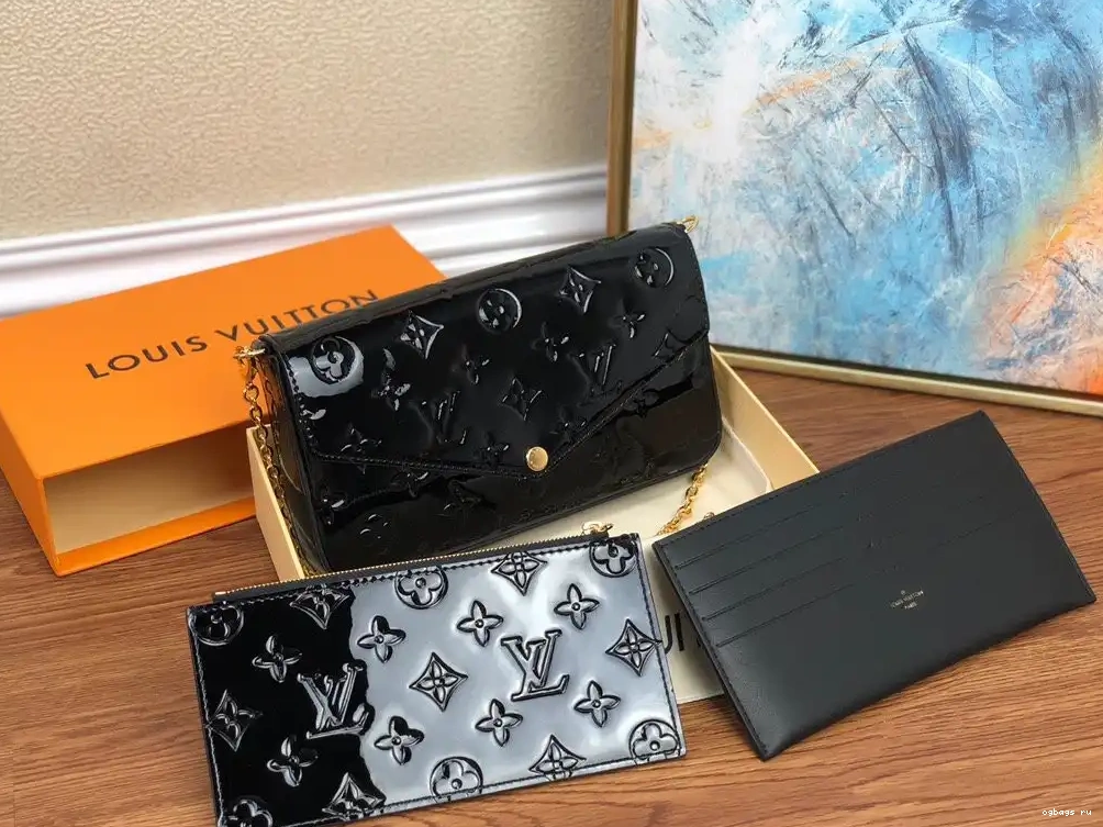 VUITTON POCHETTE FÉLICIE LOUIS 0209