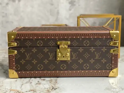 VUITTON COFFRET ACCESSOIRES LOUIS 0215