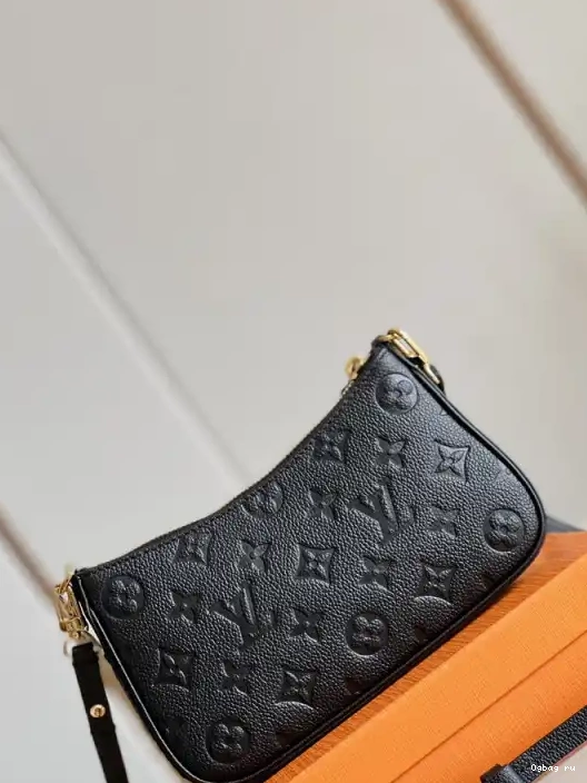 VUITTON ON POUCH EASY STRAP LOUIS 0216