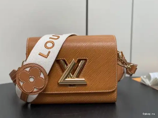 MM-23*17*9.5CM TWIST LOUIS VUITTON 0215