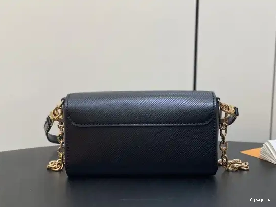 LOUIS VUITTON TWIST-19*10.5*6.5cm 0220