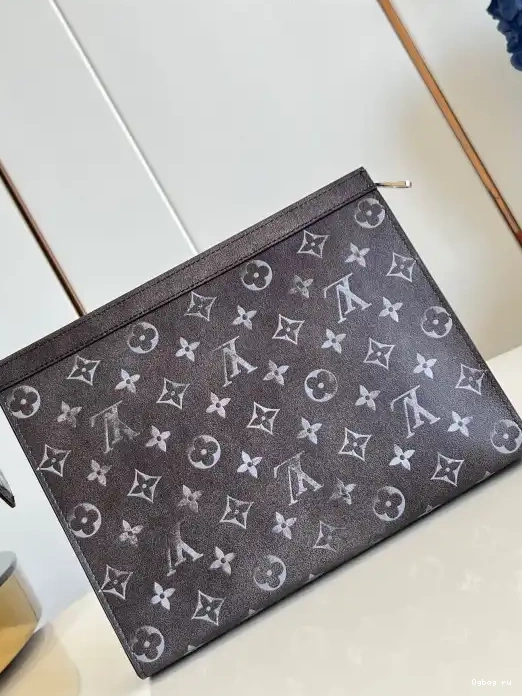 LOUIS VUITTON VOYAGE-27*21*6CM POCHETTE 0223