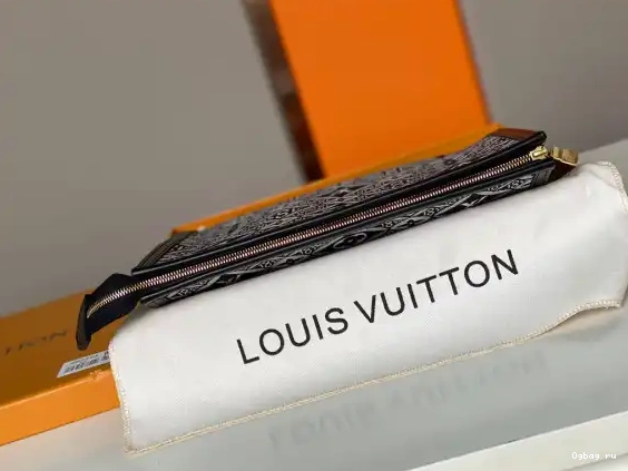 TOILETRY SINCE VUITTON 26 POUCH LOUIS 1854 0225