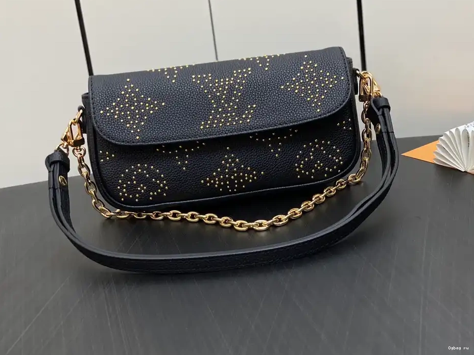 VUITTON Chain Wallet LOUIS Ivy on 0226