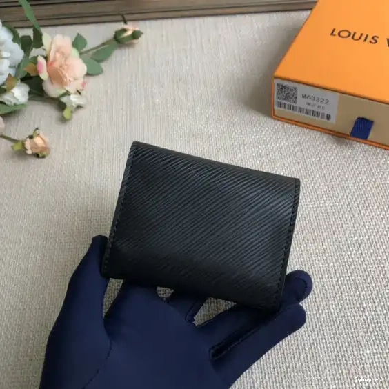 VUITTON TWIST WALLET LOUIS 0225