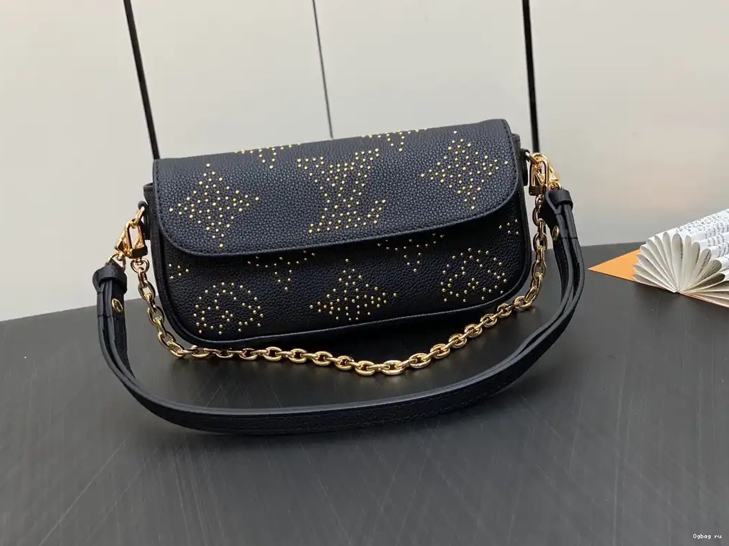 VUITTON Chain Wallet LOUIS Ivy on 0226