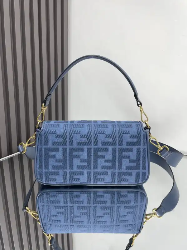 FENDI BAGUETTE-26*13*6CM 0205