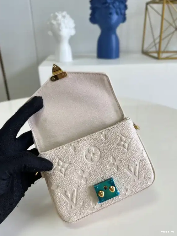 Vuitton METIS Louis MICRO 0223