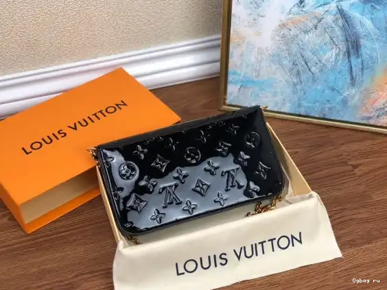 VUITTON LOUIS POCHETTE FÉLICIE 0223