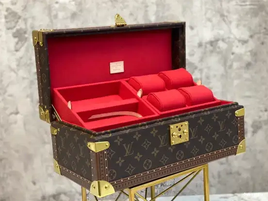 VUITTON COFFRET ACCESSOIRES LOUIS 0215