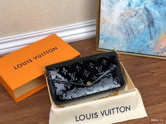 VUITTON LOUIS POCHETTE FÉLICIE 0223