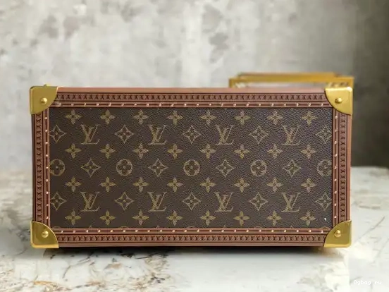 VUITTON COFFRET ACCESSOIRES LOUIS 0215